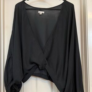 URBAN OUTFITTERS WOMENS BLACK DEEP V BLOUSE - SZ L